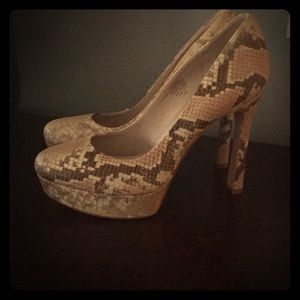 Joan & David Daquella Pumps